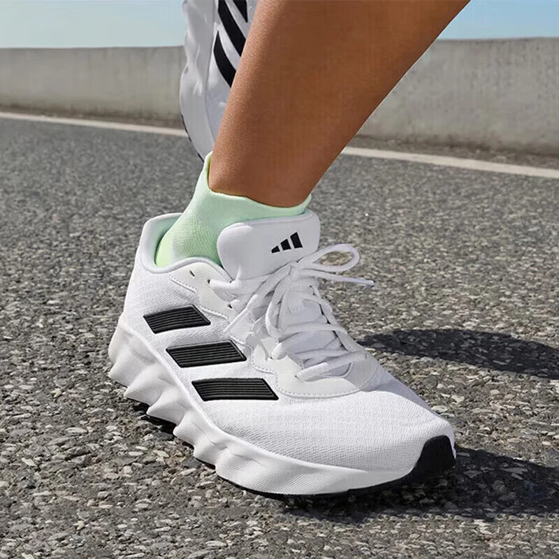 【瑕疵慎拍】阿迪达斯休闲运动跑步鞋ID5252-42.5(鞋边胶印发黄)