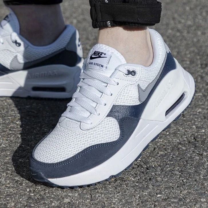 【瑕疵慎拍】耐克男跑步鞋DM9537-102 -43(左脚色差)