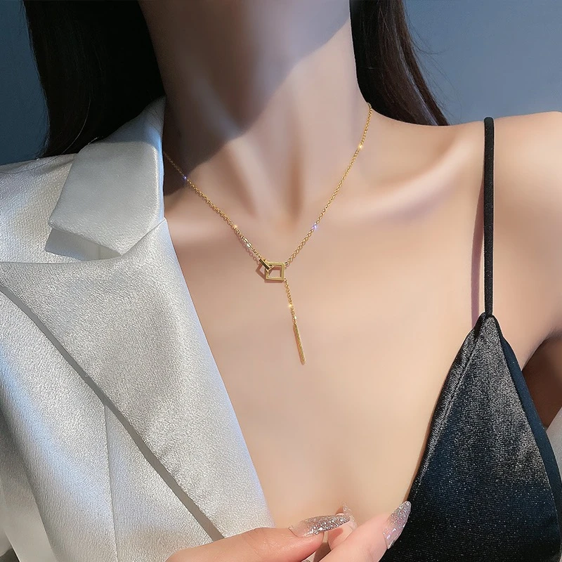 LINGSIV 钛钢项链 新款几何方块双环项链女ins小众环环相扣锁骨链