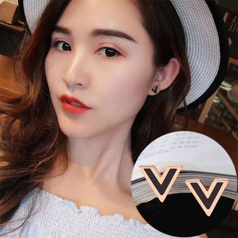 LINGSIV 钛钢耳饰 日韩时尚简约V字形耳钉女几何字母耳饰气质小众