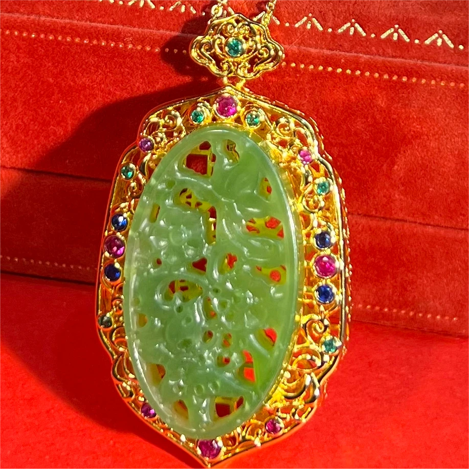 y1558-和田玉镂空多彩蛋面吊坠-赠礼盒-赠链-合金