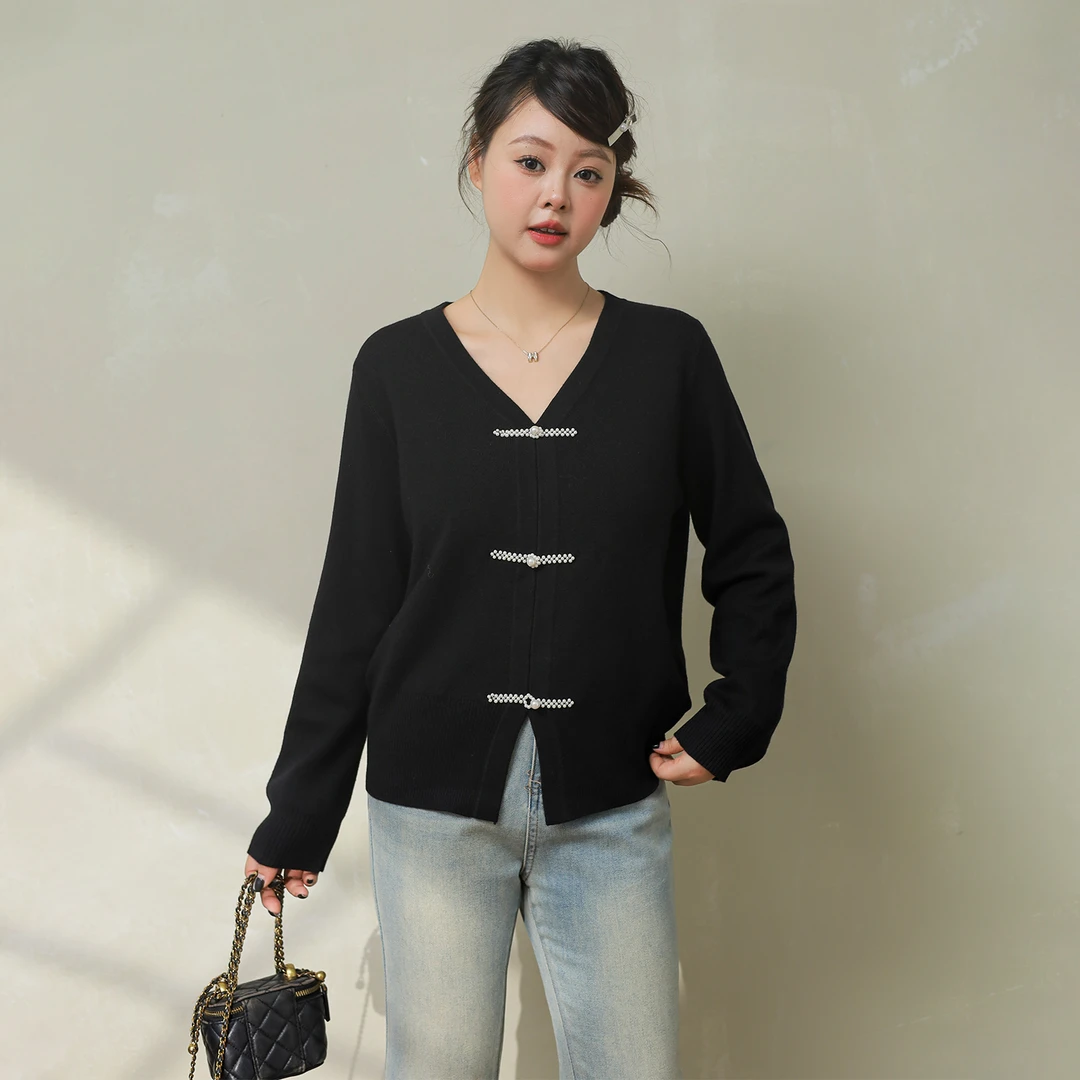 大码百分百女装秋季珍珠长袖显瘦复古宽松时尚盘扣针织衫L22538