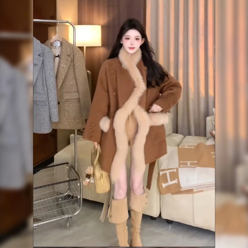 小富婆洋气穿搭皮毛一体系带毛呢外套冬季新款中长款加厚保暖大衣
