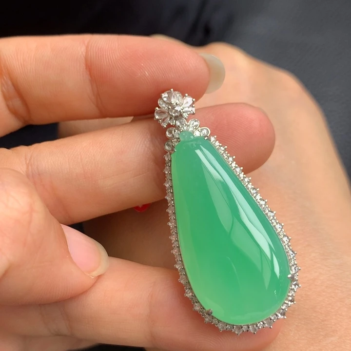 翡翠吊坠(不含链)18K金镶嵌