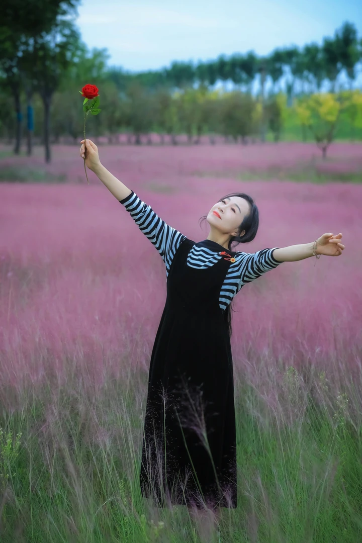 【一依推荐】捡漏气质减龄撞色黑色条纹针织衫女装圆领宽松长袖日常