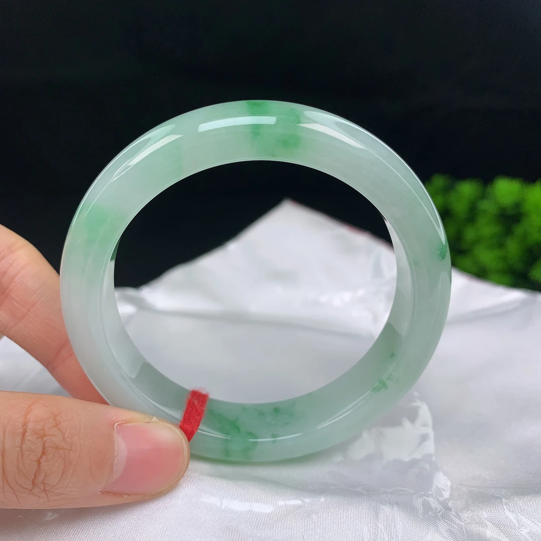 54圈口女款缅甸天然翡翠A货 细糯种白底青飘绿宽边翡翠手镯808038