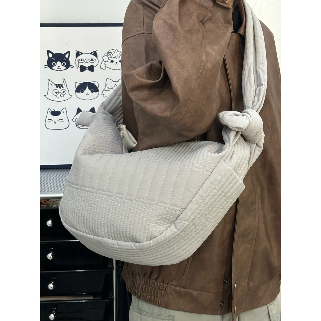 田曦薇同款斜挎云朵包小众通勤单肩饺子包女宽肩带大容量托特包