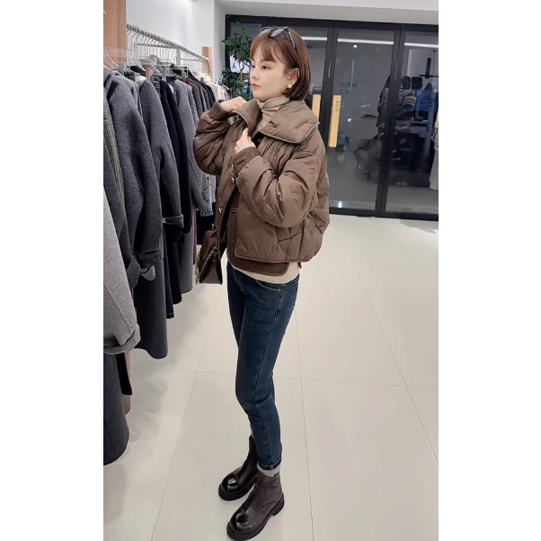 小香风大翻领拼草草时尚减龄羽绒服