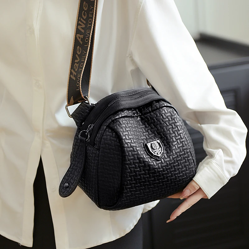 2025秋冬女士新款简约单肩斜挎软皮女包大容量百搭贝壳包便携包