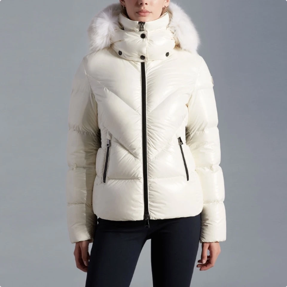 未使用 MONCLER 女士收腰白色秋冬保暖连帽毛领短款羽绒服外套2码