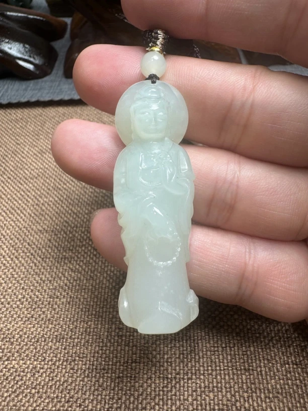 和田玉立体站观音吊坠167