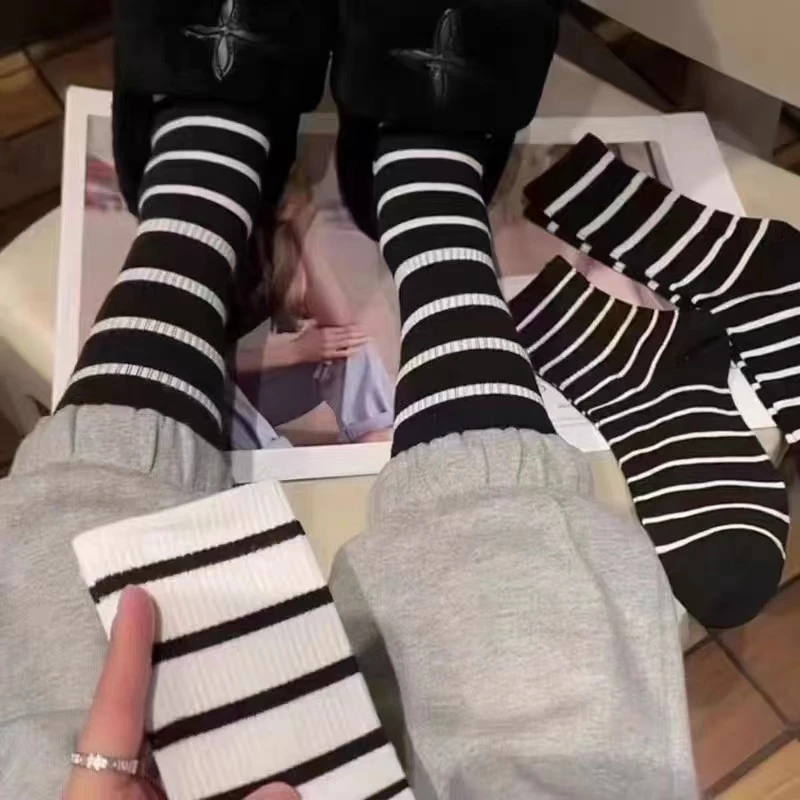 【五双装】港维纳斯秋冬的复古条纹潮袜SW-B328
