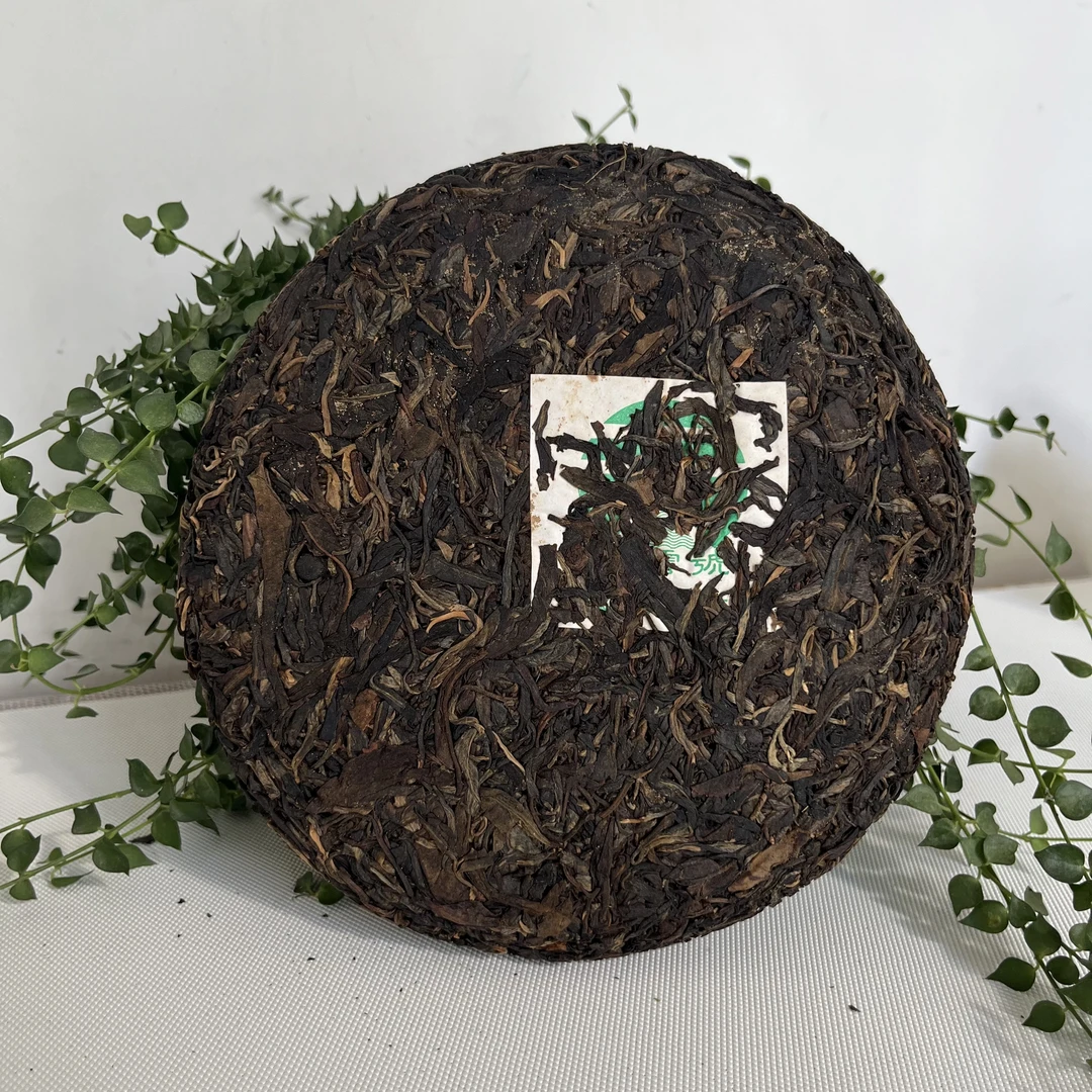 2008年  邦崴老树茶 古树 头春头采 普洱茶生茶  400g/饼