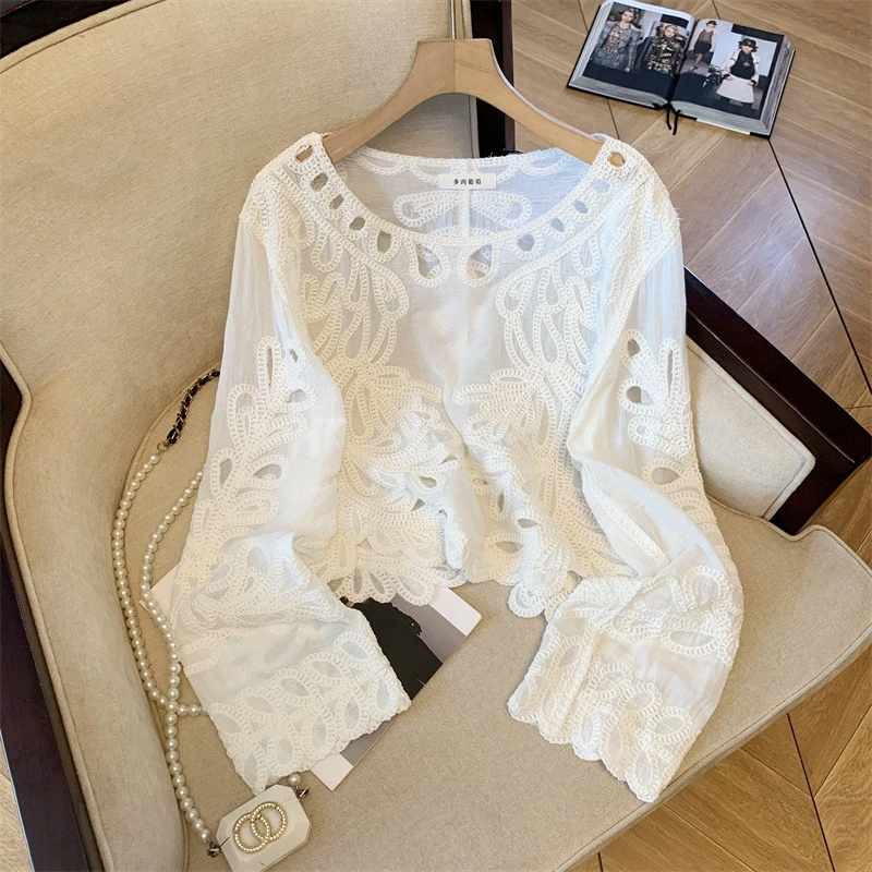 法式蕾丝镂空长袖衬衫女款秋季设计感刺绣洋气小衫高级感宽松上衣