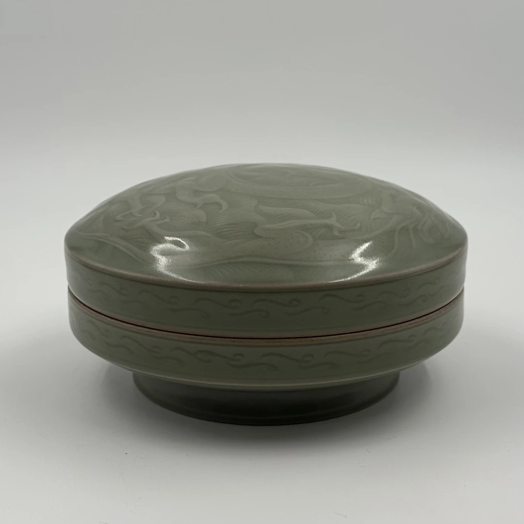1720 明代秘色瓷印花龙纹盖盒