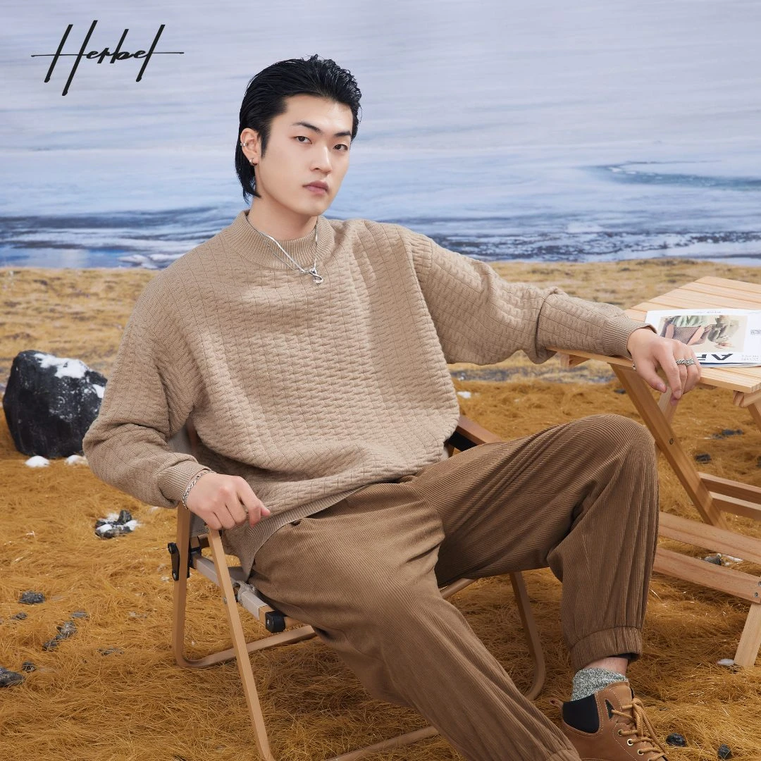 HERBEL/黑白2023冬季休闲中领毛衣男士微肌理长袖纯色打底上衣潮