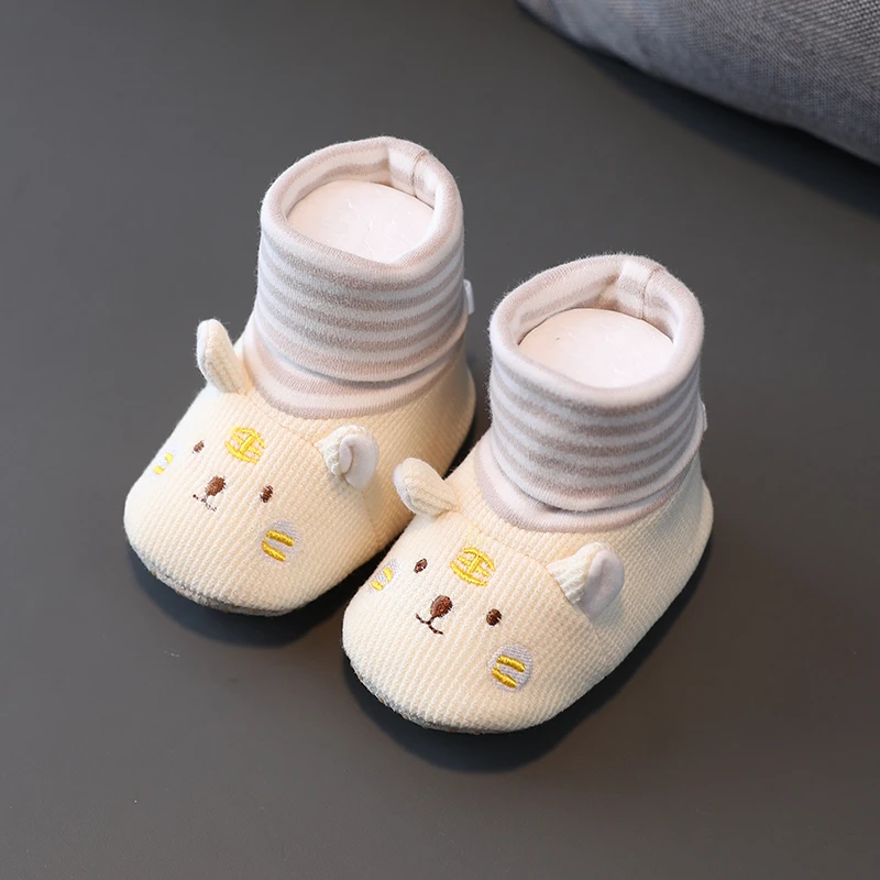 新生婴儿鞋袜春秋季0-3-6-12个月男女宝宝幼儿软底防掉步前棉布鞋