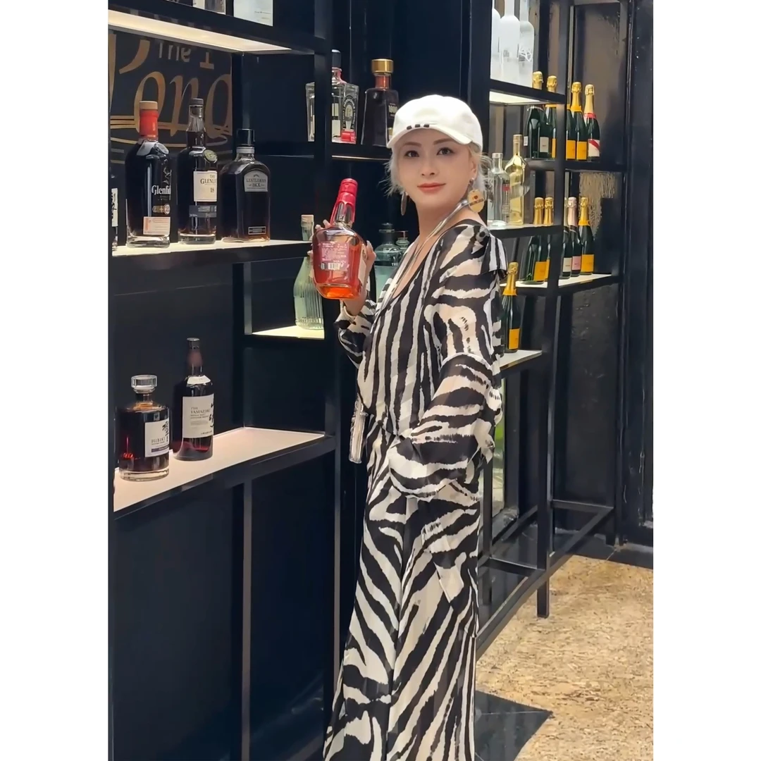 上玄水镜& 【时装周-半裙】品牌设计师款  时尚黑白花纹  24181452