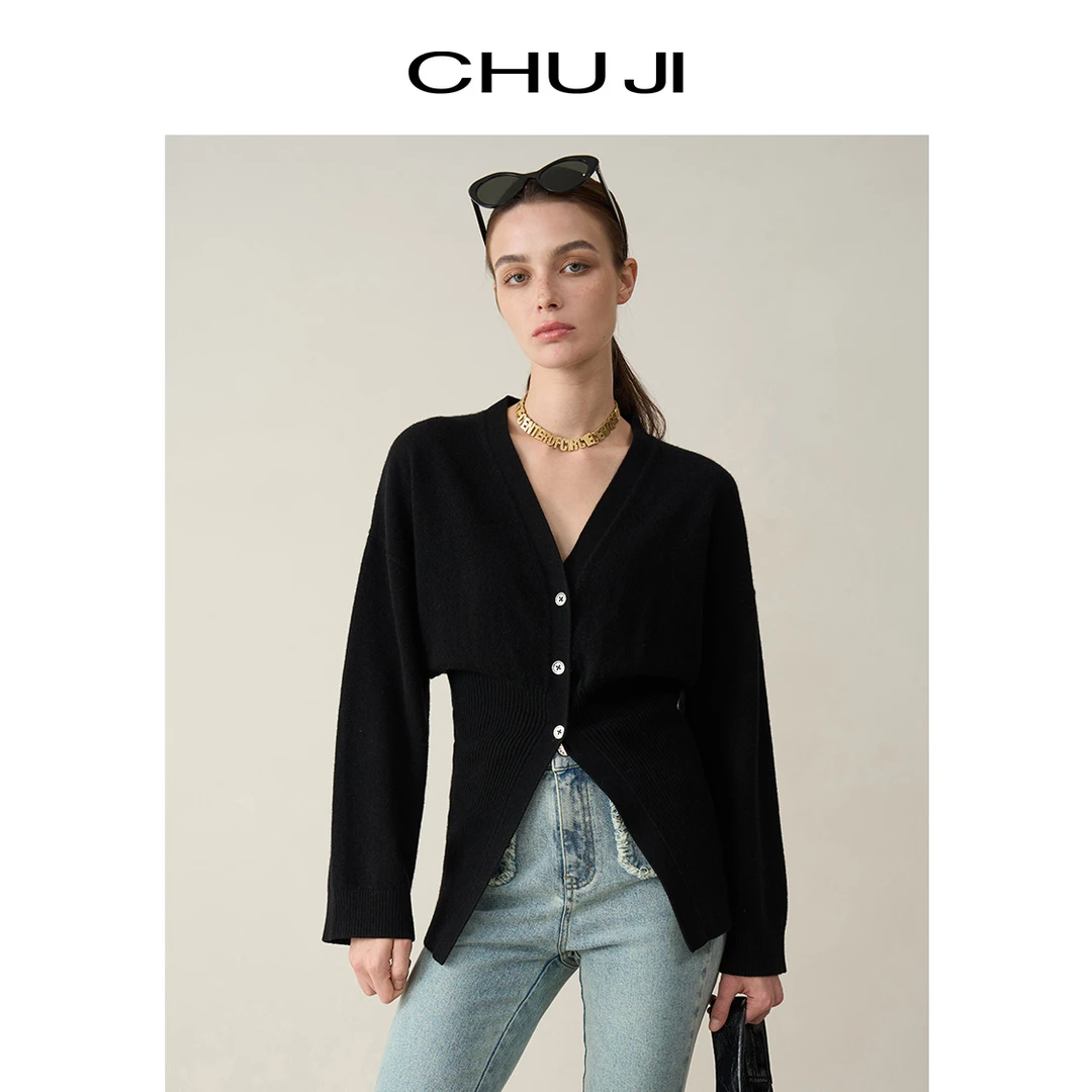 Chuji/出迹黑色V领羊毛针织开衫秋冬新款设计感开叉小外套D2N036M