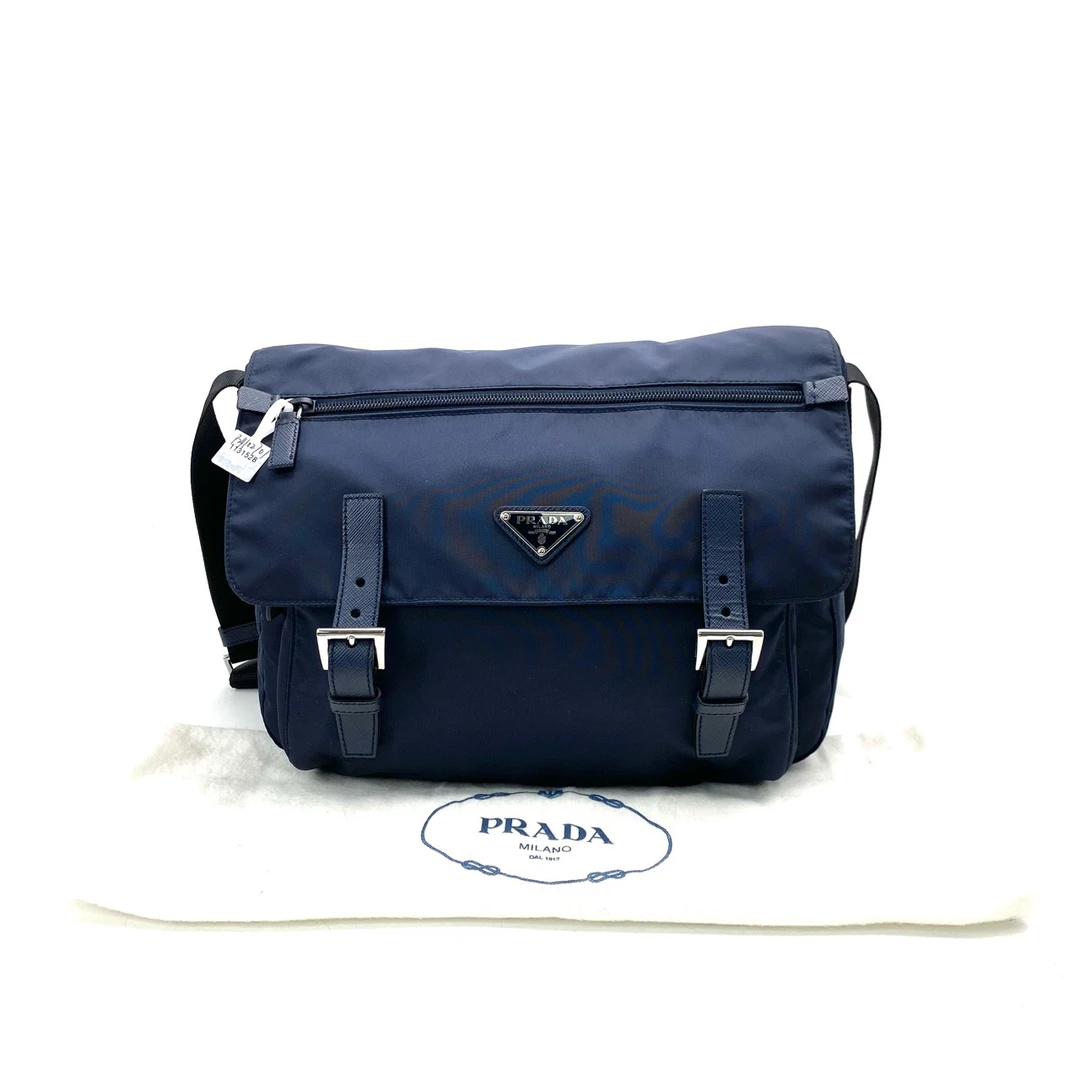 99新 Prada/普拉达 99新 尼龙 帆布双扣邮差包 尺寸30/23 斜跨包