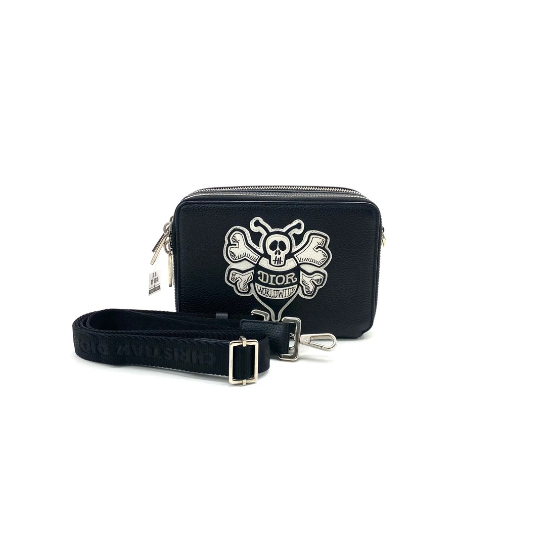 95新 DIOR/迪奥 98新黑色全皮印花斜挎包 尺寸17/12