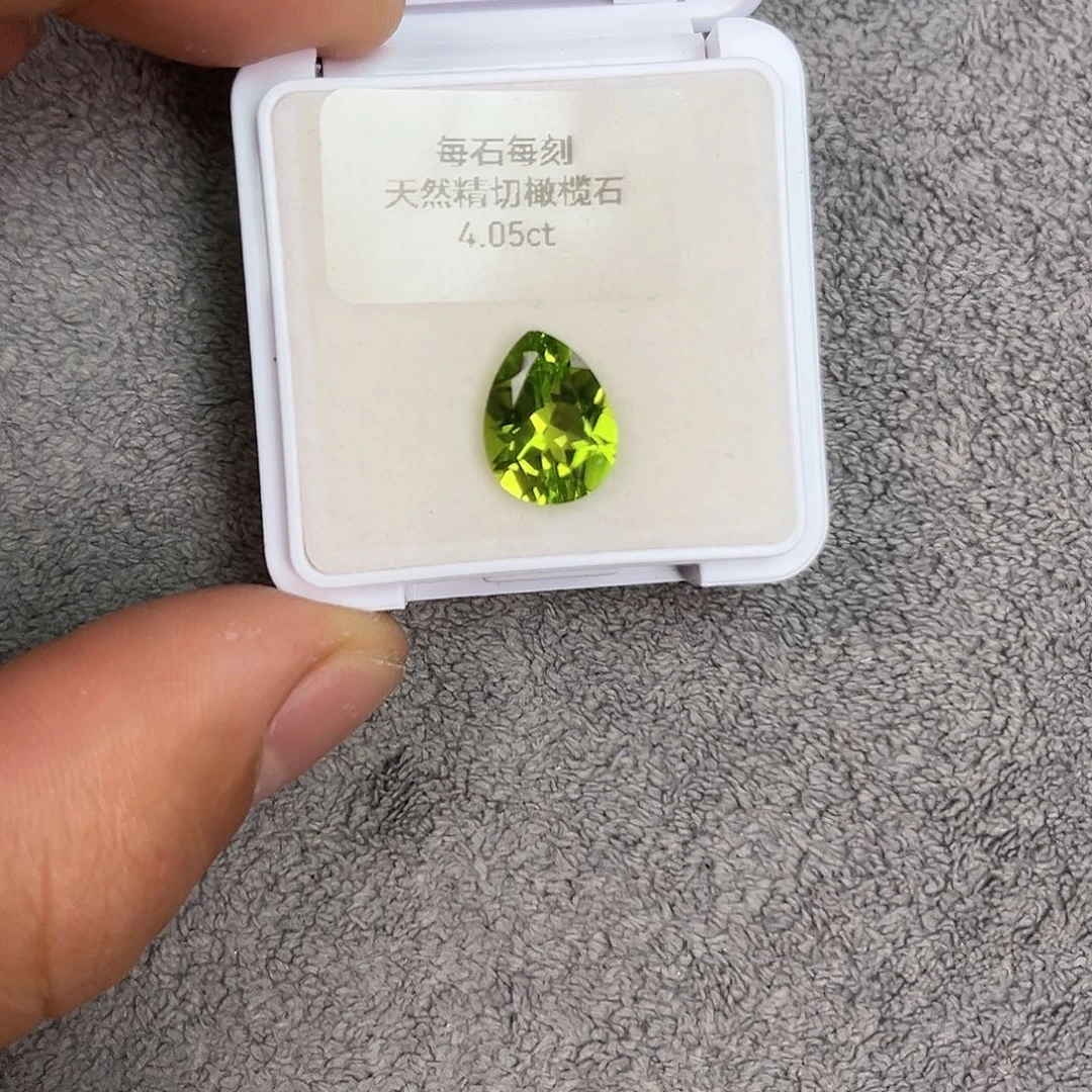 橄榄石裸石未镶嵌4.05Ct。