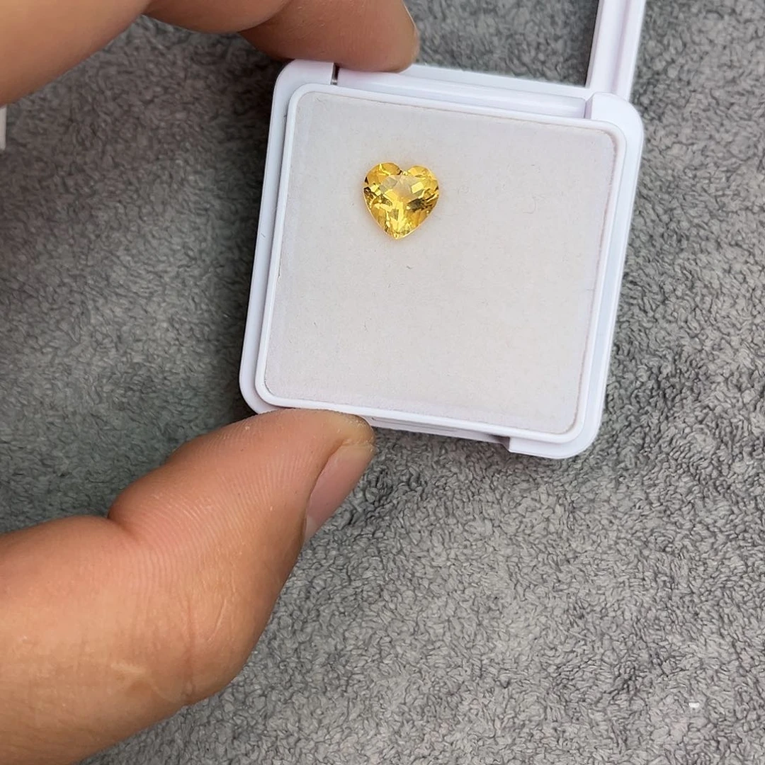 水晶裸石未镶嵌1.75Ct。