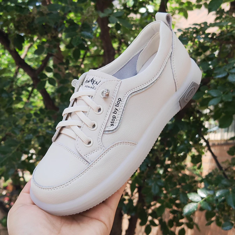 2025年新款春季单鞋休闲女鞋时尚百搭平底板鞋牛筋软底真皮小白鞋