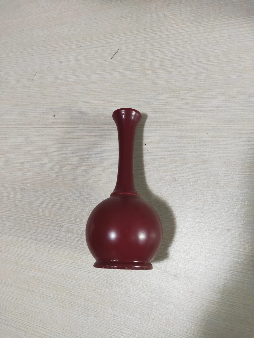 橡胶木:实木花瓶、摆件纯手工,可放玄关上,电脑旁成为一大亮点。