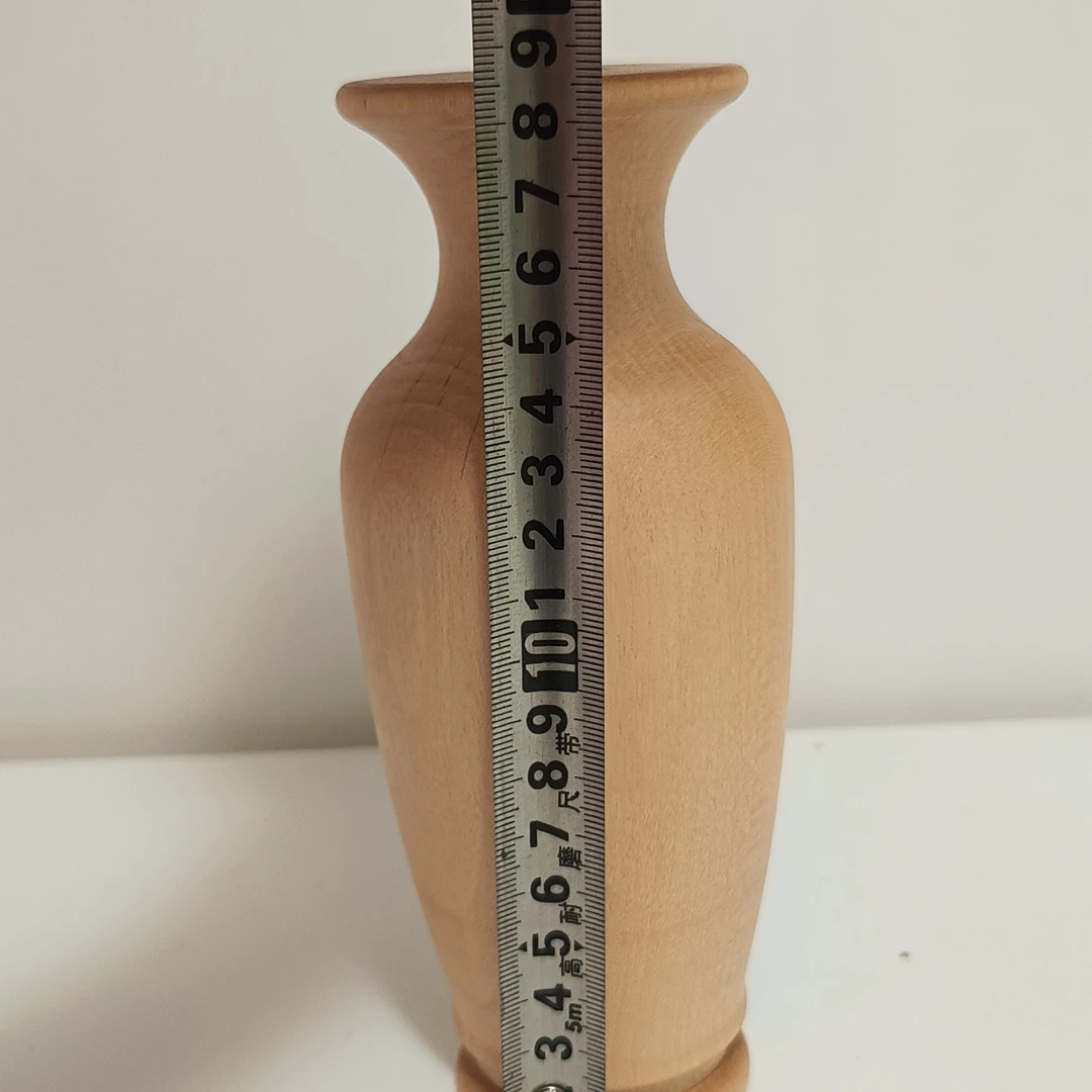 进口汾木实木花瓶、高端大气。打磨光滑亮丽