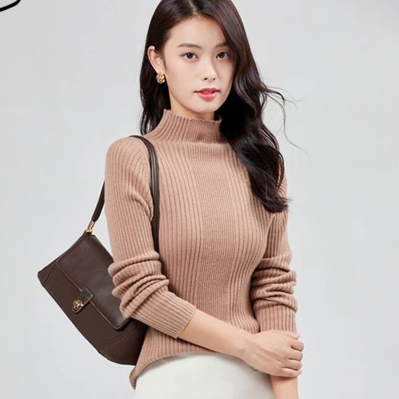 月隆维丰鄂尔多斯市 女士半高领纯羊绒套衫 抽条高圆领羊绒针织衫