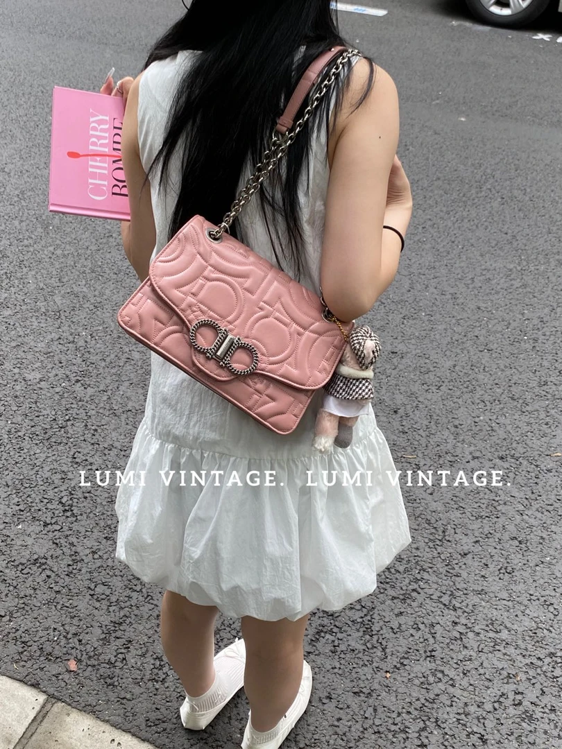 95新 FERRAGAMO/菲拉格慕 裸粉色重工logo斜挎包40957751