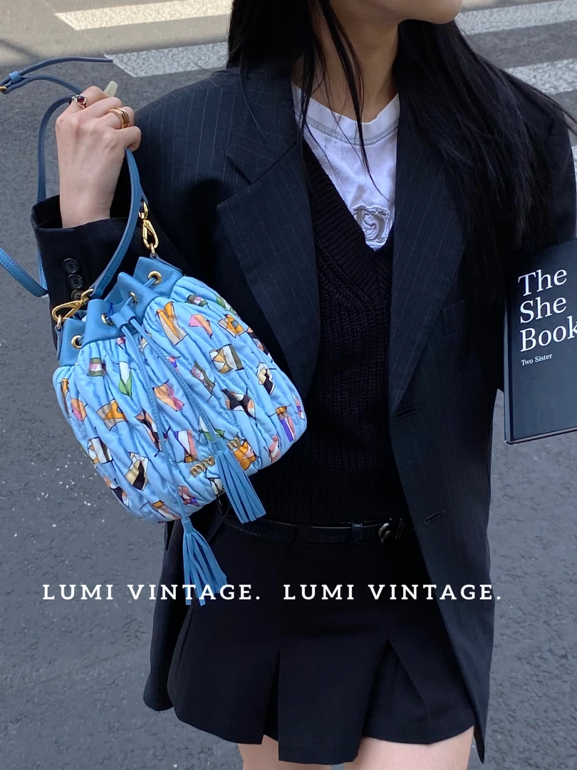 95新 MIU MIU/缪缪 童趣蓝色水桶斜挎包11590451