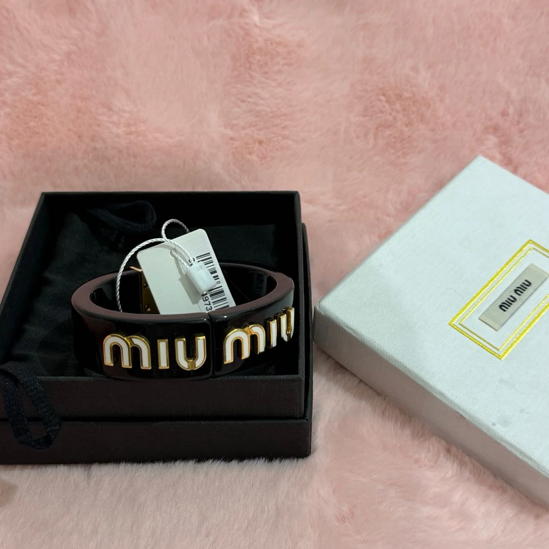95新 MIU MIU/缪缪 黑白金亚克力手镯 40488394