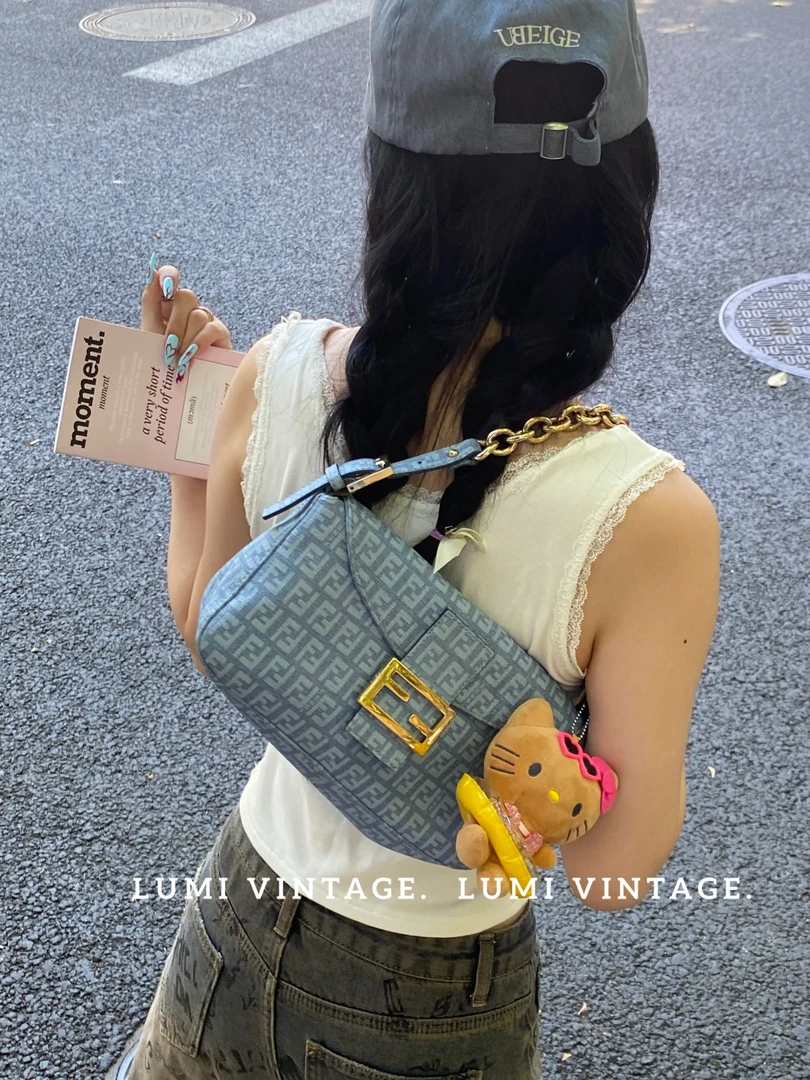95新 FENDI/芬迪 蓝色满logo腋下包单肩包77296370
