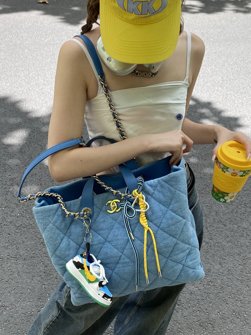 95新 Chanel/香奈儿 牛仔蓝绒布手提链条购物袋49736495