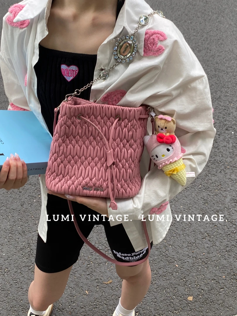 95新 MIU MIU/缪缪 羊皮褶皱宝石水桶包83548113