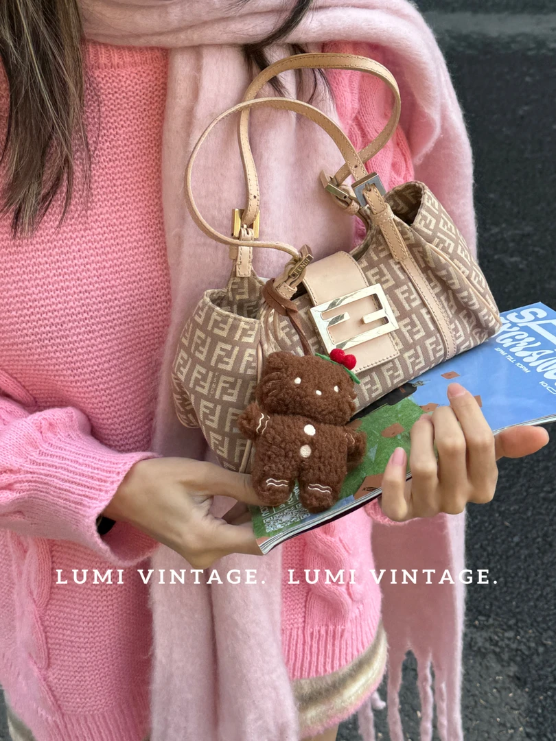 95新 FENDI/芬迪 粉色金扣单肩手提包69181389