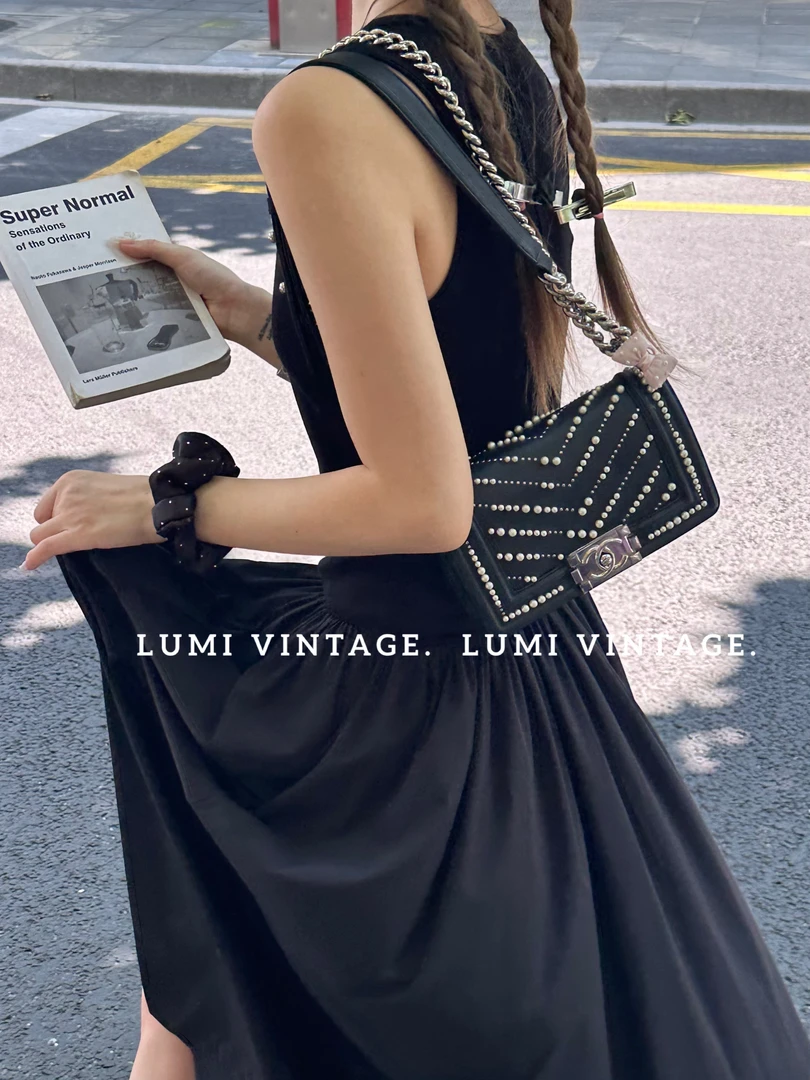 95新 Chanel/香奈儿 Leboy 黑色V纹牛皮中号 银扣珍珠 58382162