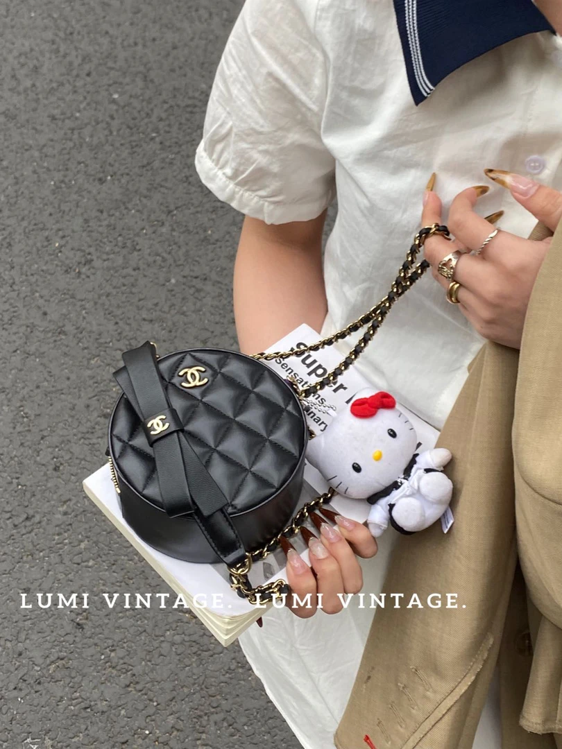 95新 Chanel/香奈儿 黑色羊皮蝴蝶结圆饼斜挎包14363572