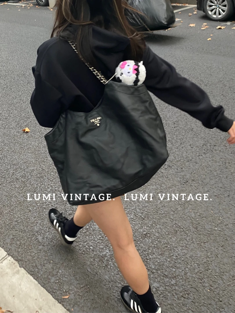 95新 Prada/普拉达 黑色 黑银垃圾袋tote 订金