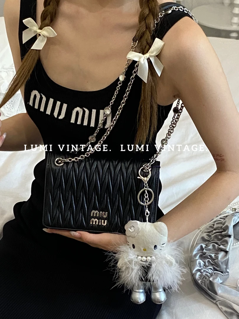 95新 MIU MIU/缪缪 新款黑色羊皮褶皱宝石woc包32211457