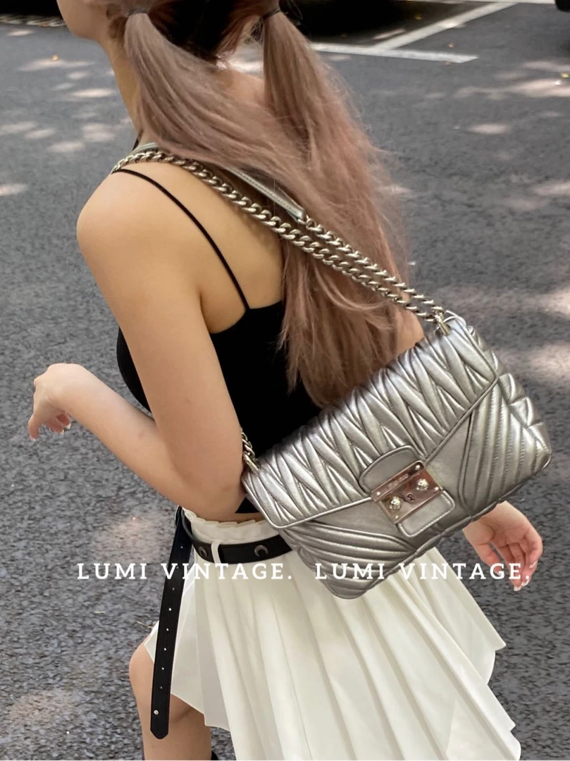 95新 MIU MIU/缪缪 银色褶皱包10870566