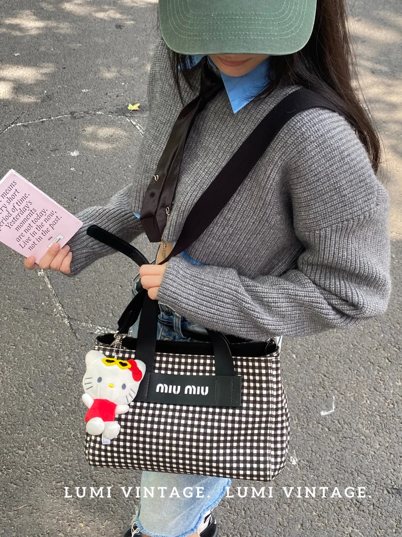 95新 MIU MIU/缪缪 黑色格纹小号沙滩包单肩包57545658