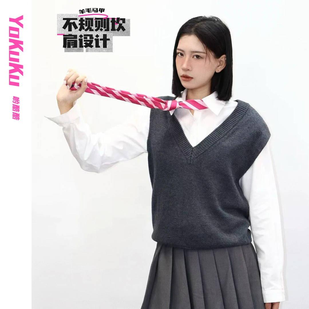 哟酷酷（自由三七）羊毛马甲不规则坎肩小众高级深V针织羊毛背心