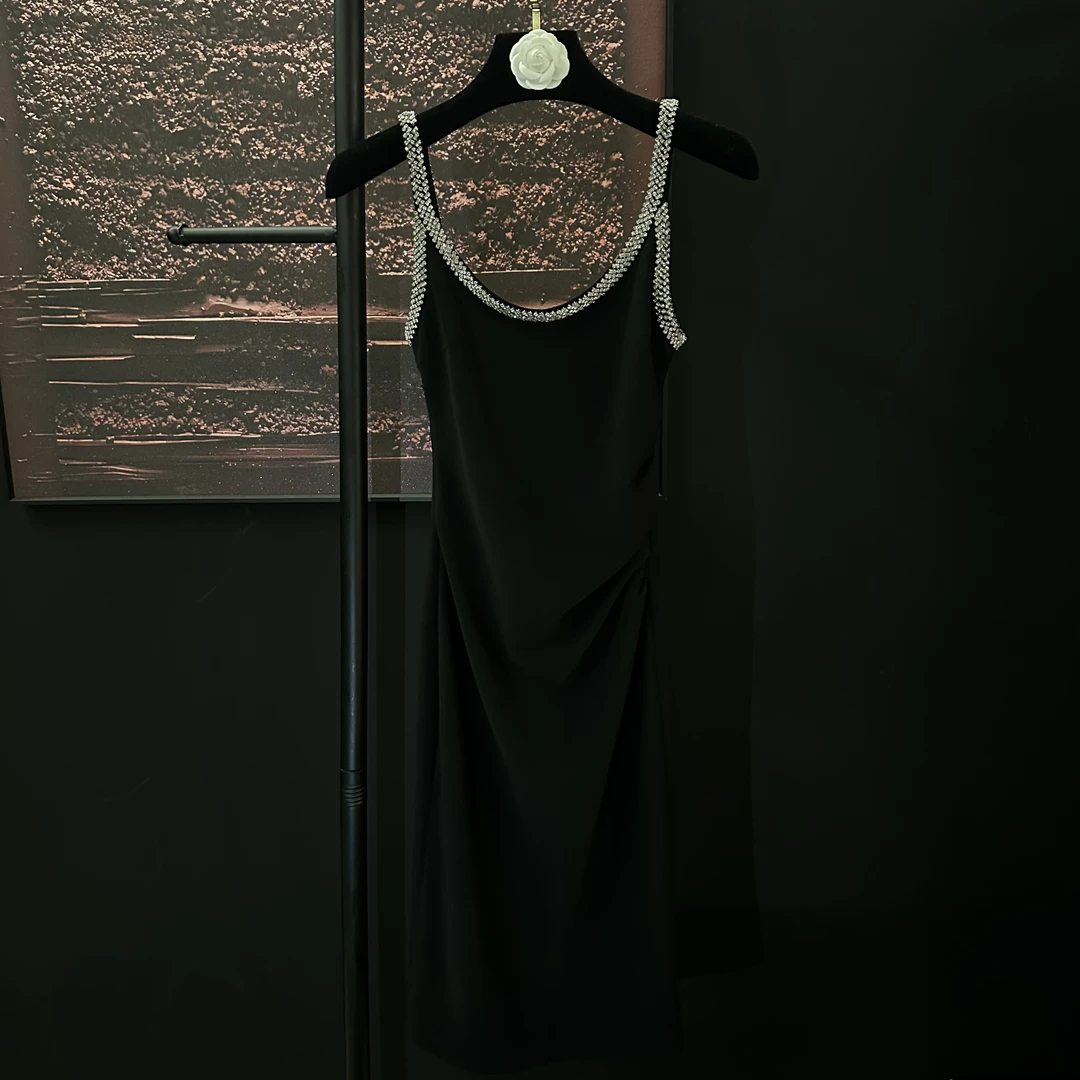 【O.S&oneshow】黑色气质女人味包臀裙修身显瘦手工镶钻吊带连衣裙
