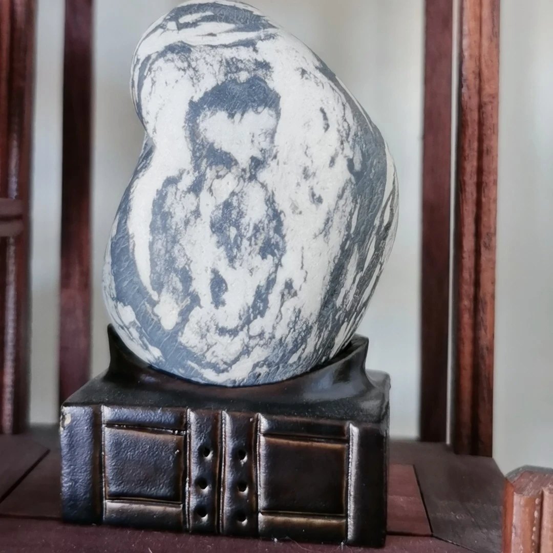 大自然馈赠，天然奇石顽皮小顽童