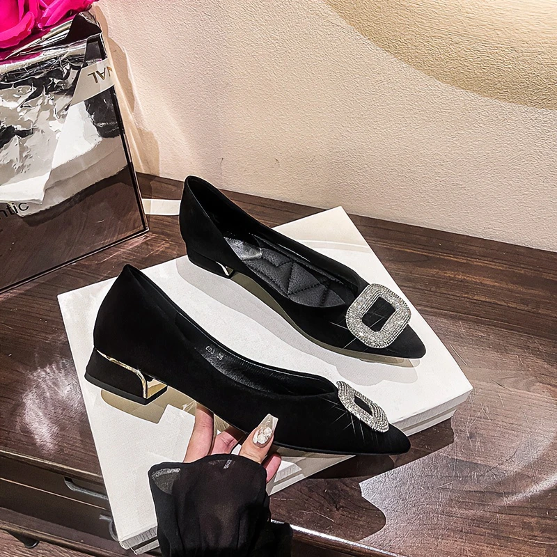 法式气质单鞋女2025新款水钻金属方扣粗跟百搭黑色工作鞋职业鞋