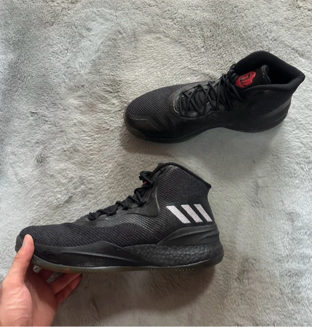 44.5码 Adidas 罗斯8獒年 95新 鞋底磨损小 鞋面新 中古篮球鞋