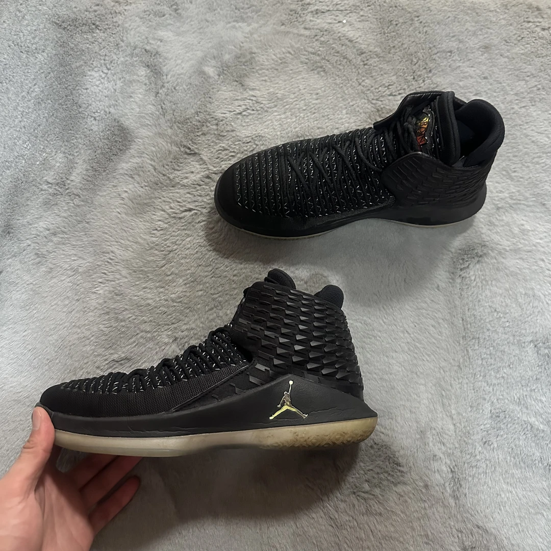 42.5码 aj32黑猫 95新带原盒 鞋底磨损小 鞋面新 气垫 中古篮球鞋